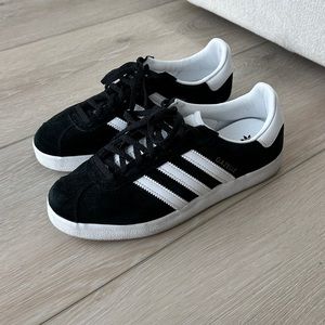 Adidas Gazelle shoes black and white